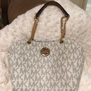 MK jet set vanilla large chain shoulder tote